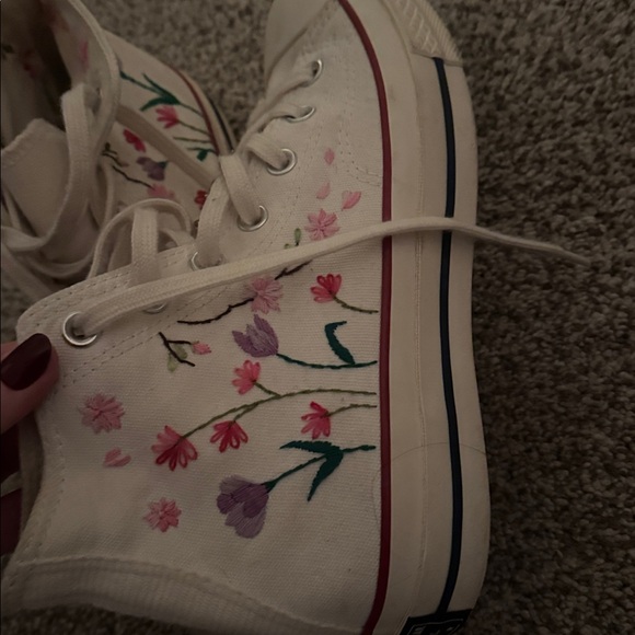 Converse White Floral High-Tops - Picture 3 of 6